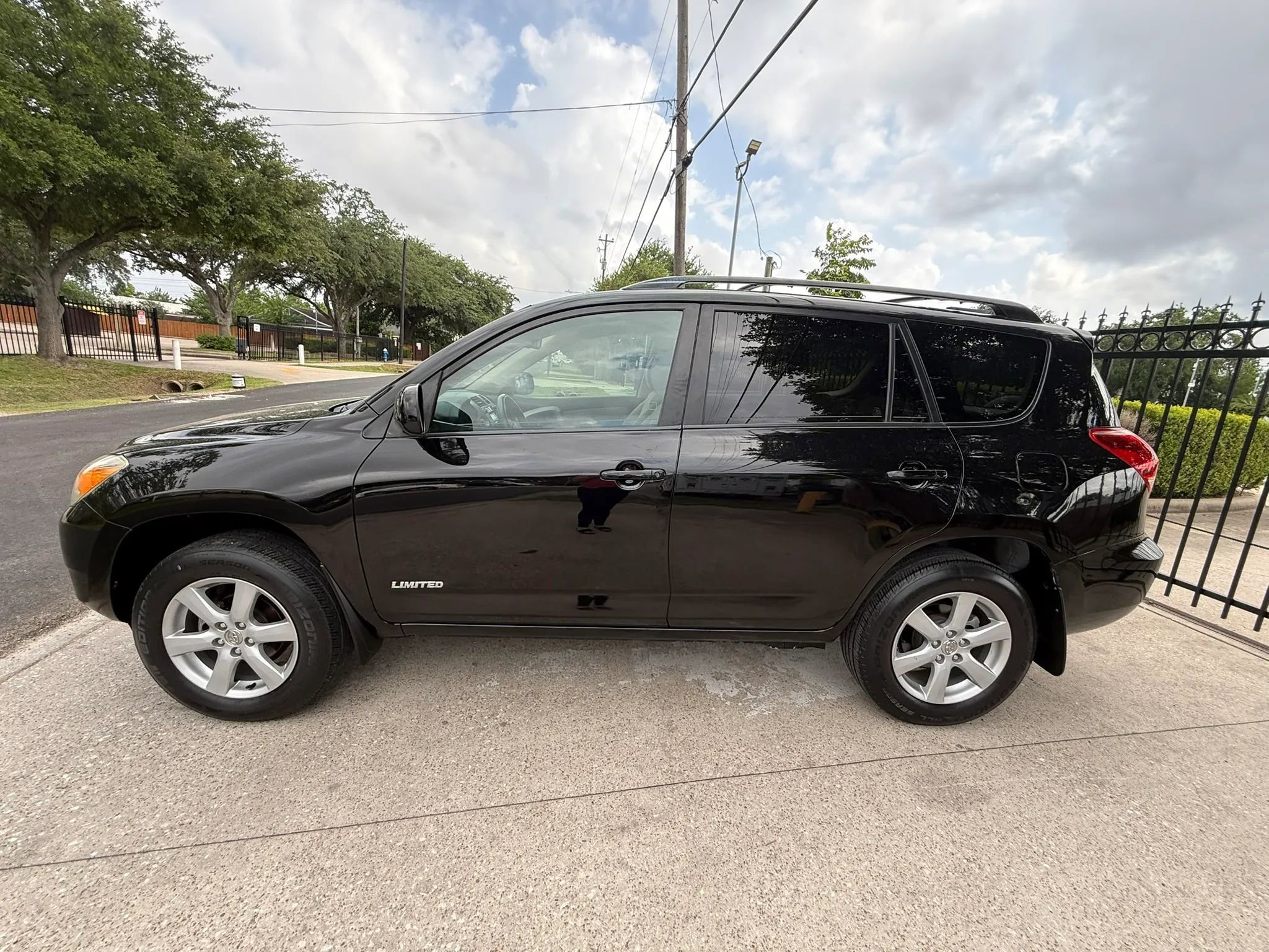 Used 2007 Toyota RAV4 Limited FWD image 4
