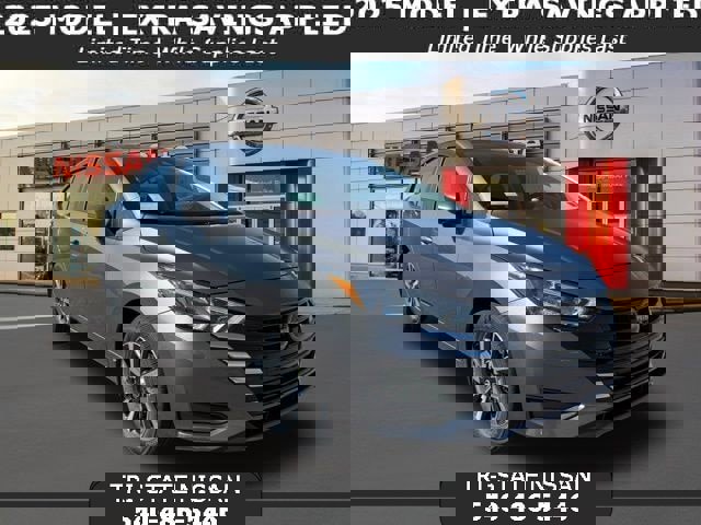 New 2025 Nissan Versa SV w/ Trunk Package