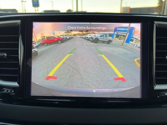 Used 2023 Chrysler Pacifica Touring-L image 24
