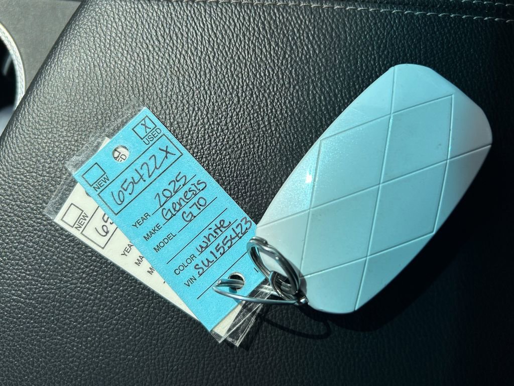 Used 2025 Genesis G70 2.5T image 34