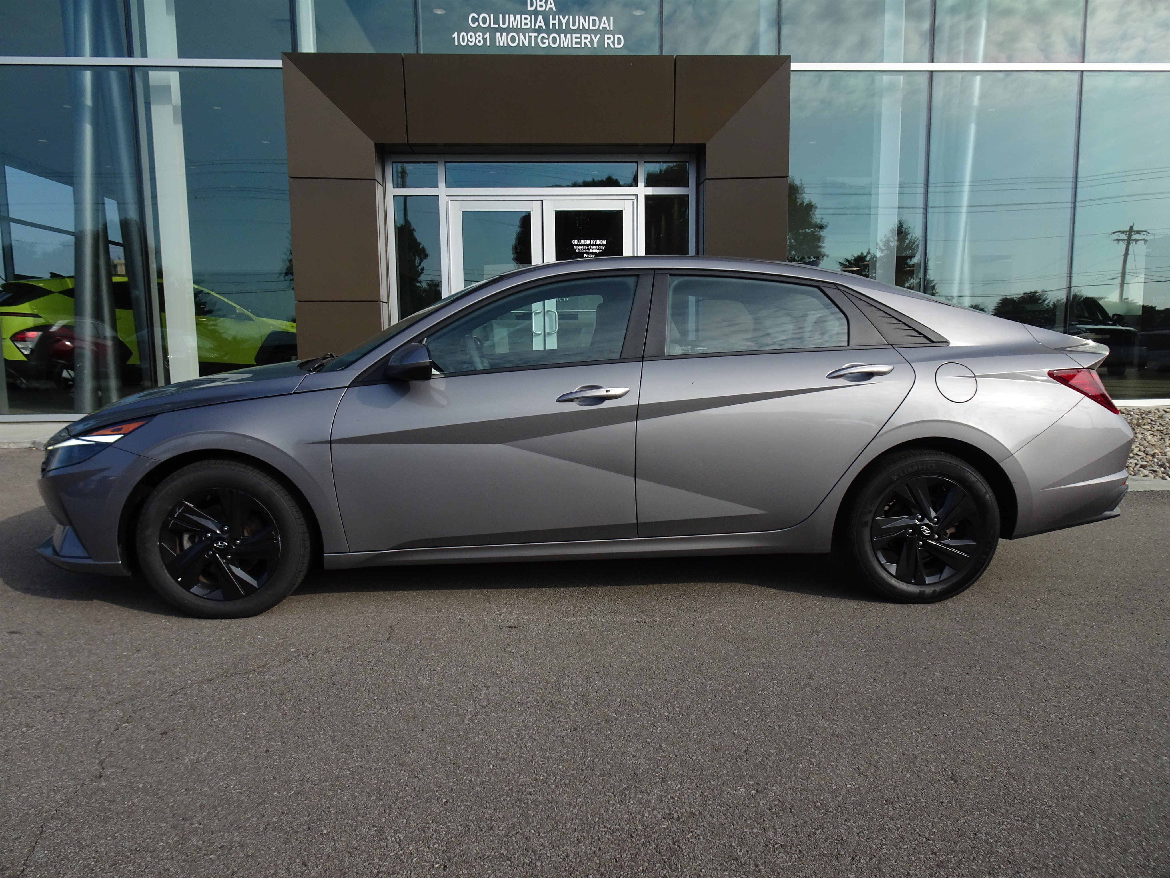 Used 2023 Hyundai Elantra SEL FWD image 2