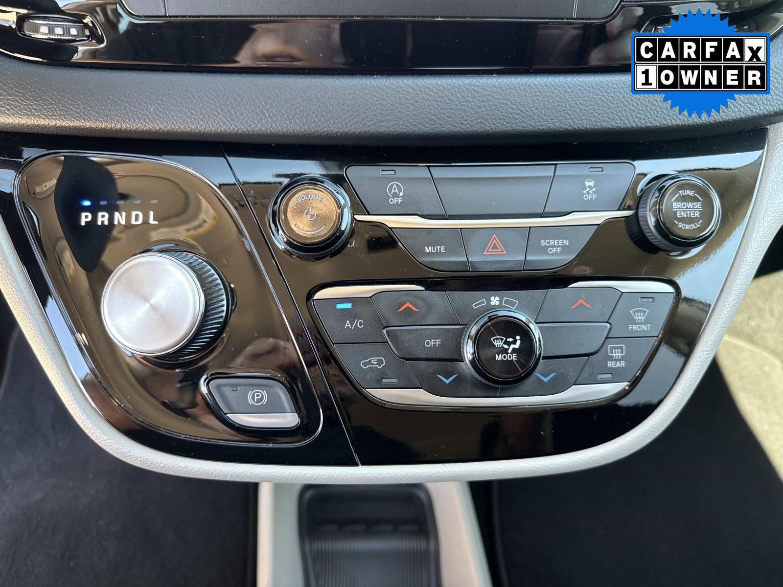 Used 2024 Chrysler Voyager LX image 28