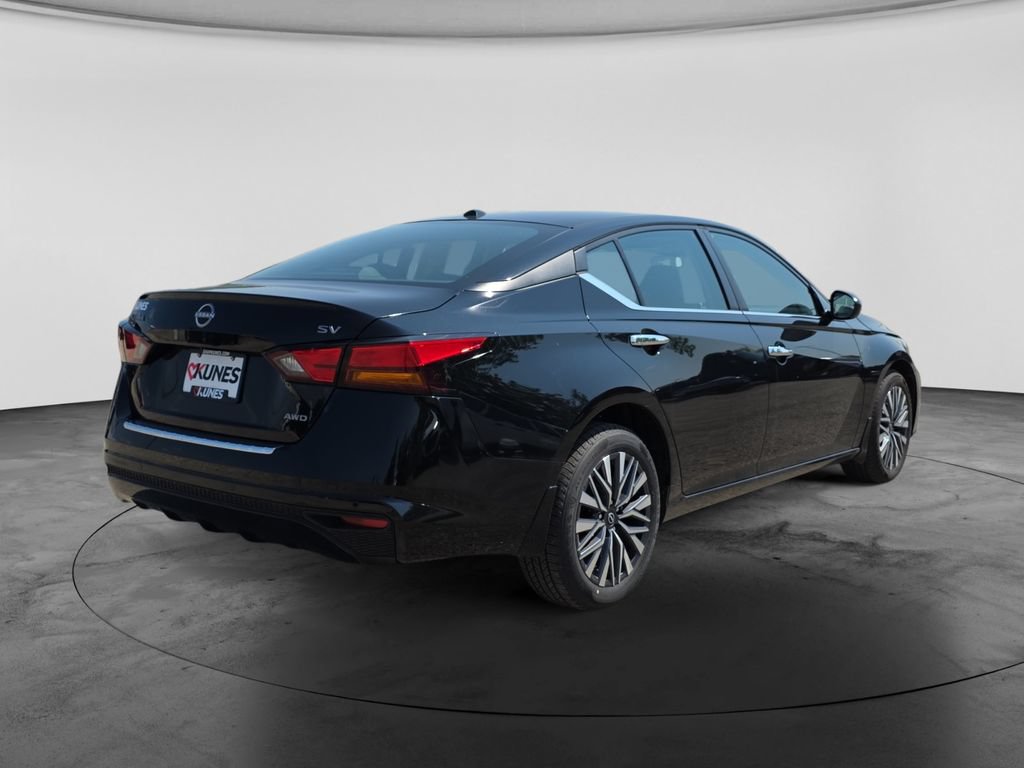 Used 2023 Nissan Altima 2.5 SV AWD/4WD image 9