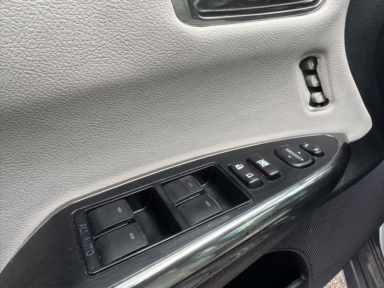 Used 2014 Toyota Avalon Limited image 39