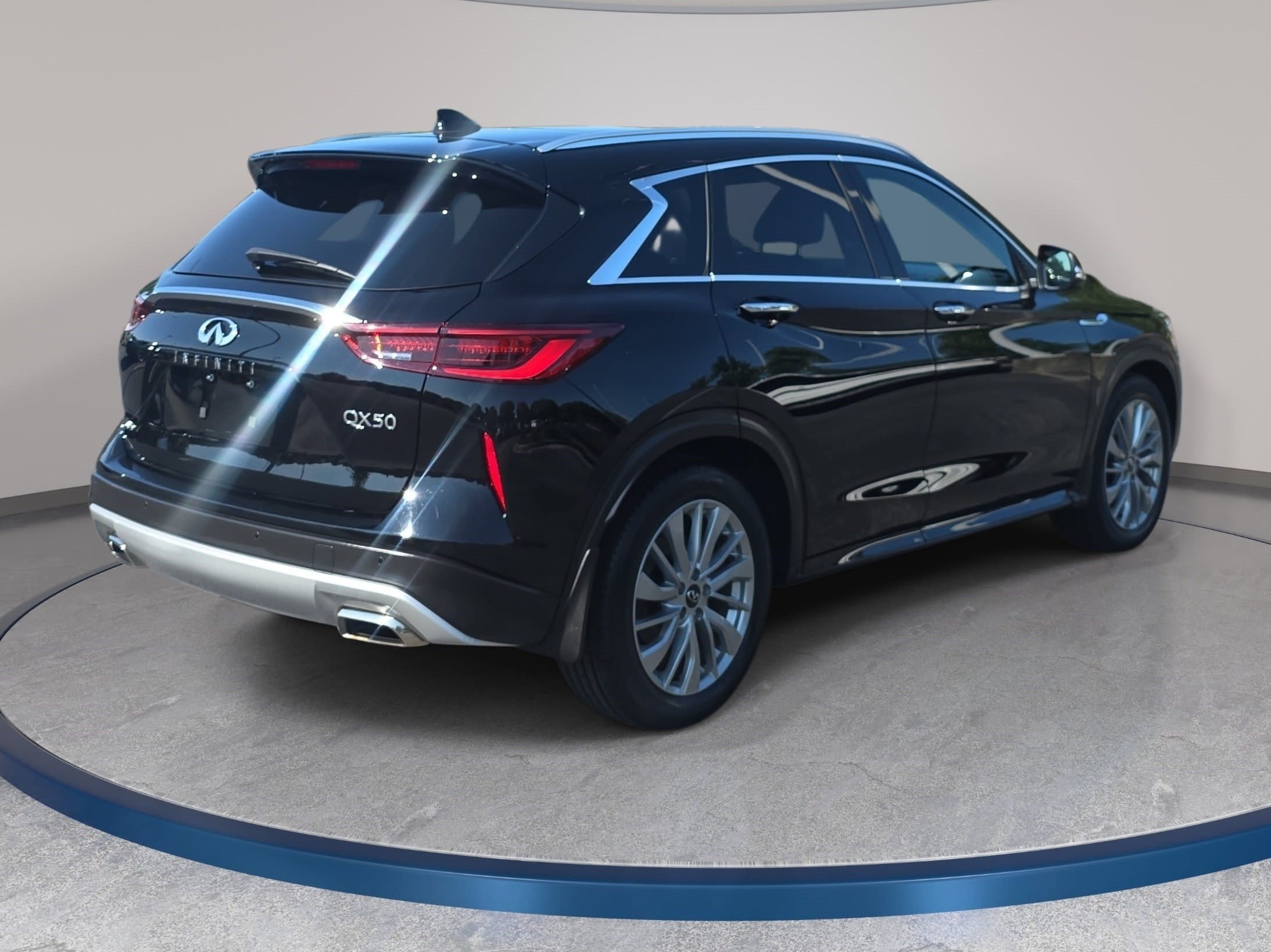Used 2023 INFINITI QX50 Luxe AWD/4WD image 5