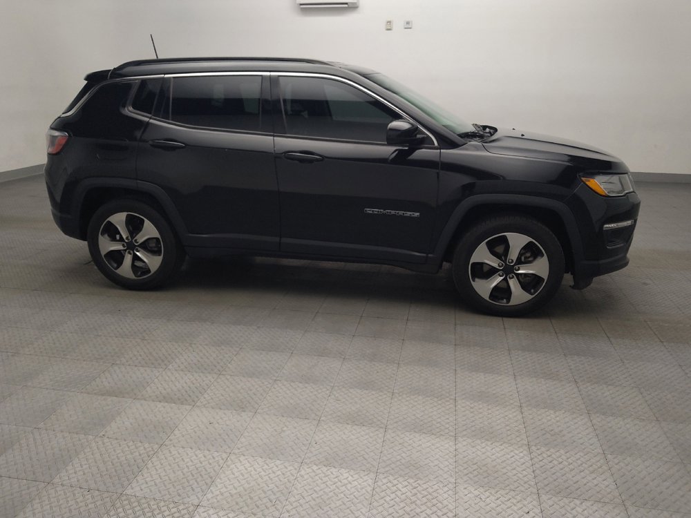 Used 2017 Jeep Compass Latitude FWD image 11
