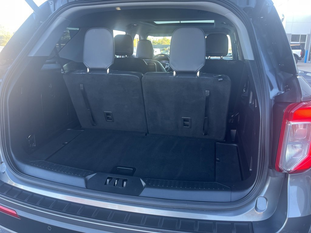 Used 2022 Ford Explorer XLT w/ Equipment Group 202A image 13