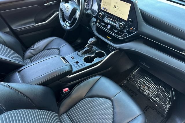 Used 2023 Toyota Highlander XSE image 19