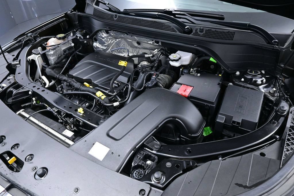 Used 2025 Chevrolet Trax LT FWD image 13