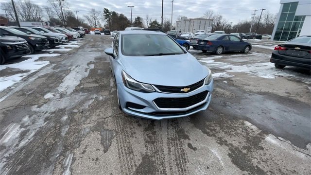 Used 2017 Chevrolet Cruze LT w/ Convenience Package image 4
