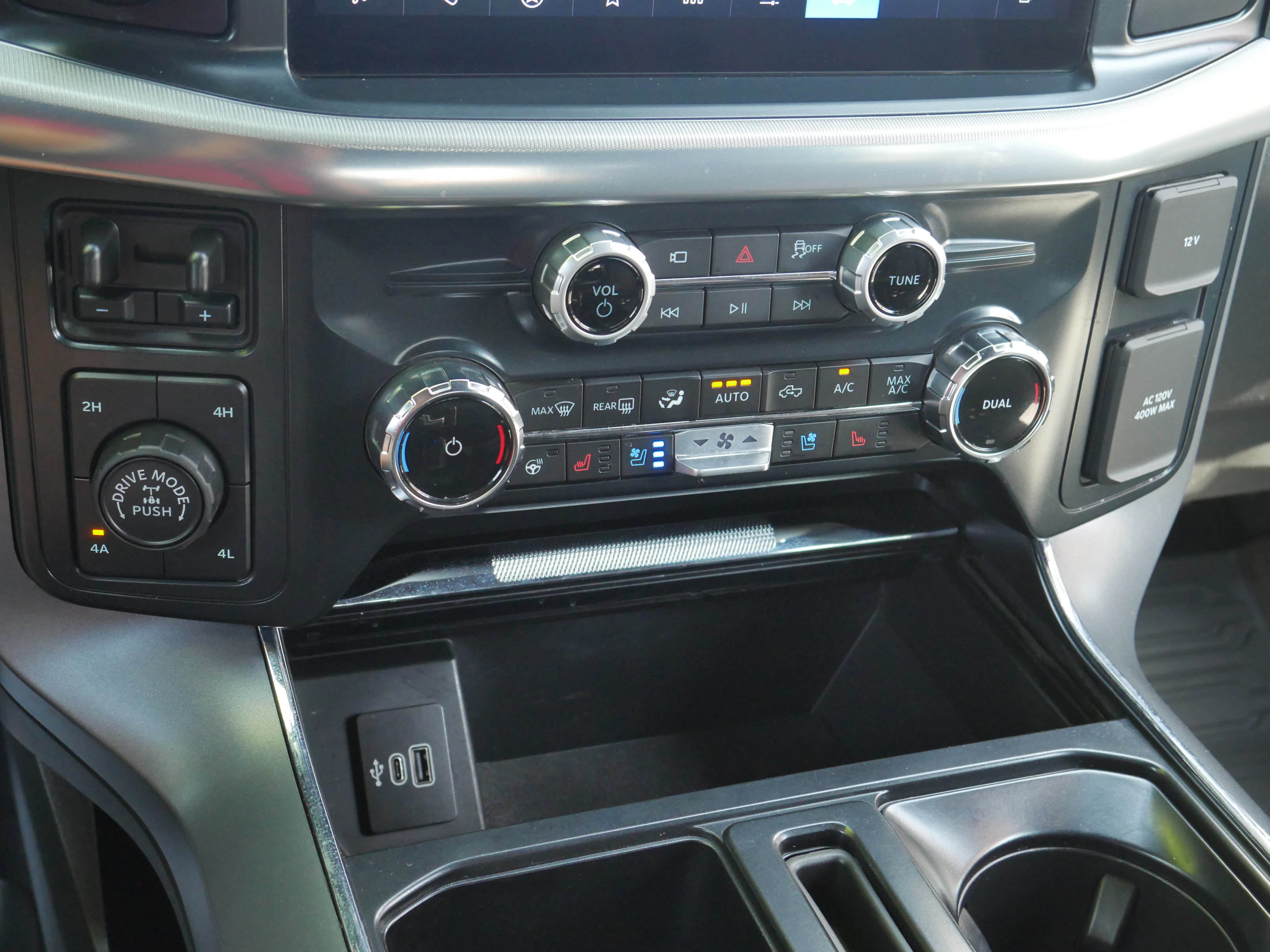 Certified 2025 Ford F150 Lariat w/ Tow/Haul Package AWD/4WD image 17