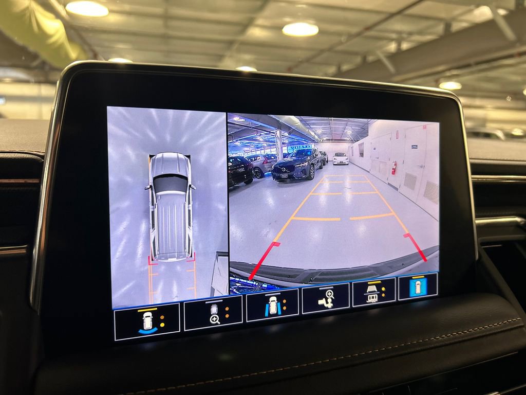 Used 2021 GMC Yukon AT4 w/ Technology Package image 17