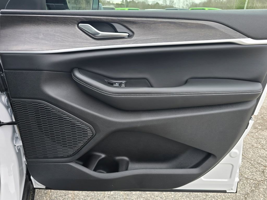 New 2026 Jeep Grand Cherokee Altitude AWD/4WD image 38