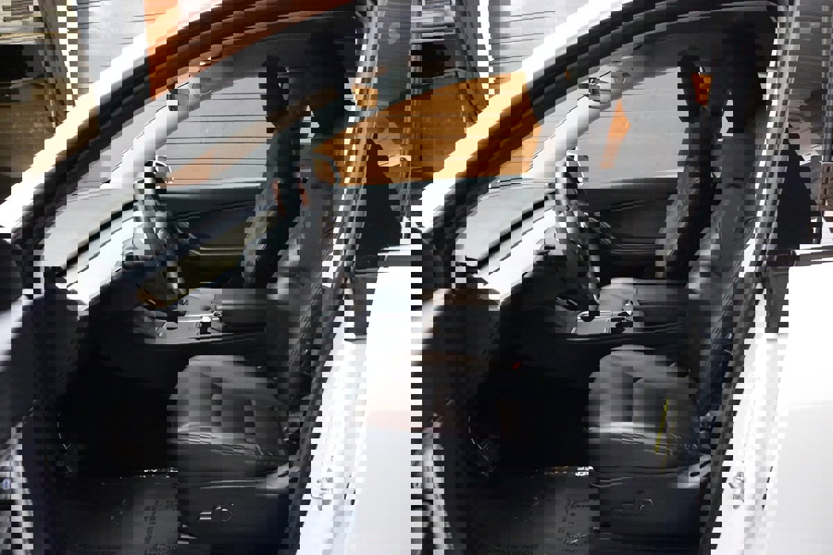 Used 2021 Tesla Model Y Long Range image 30