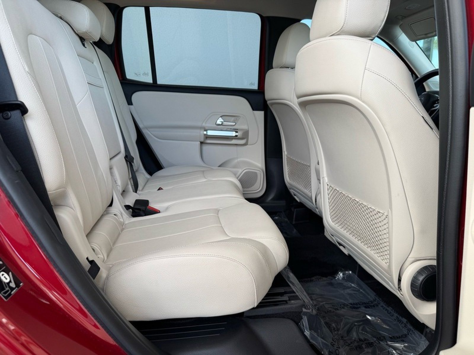 Certified 2022 Mercedes-Benz GLB 250 4MATIC w/ Premium Package Lite image 23