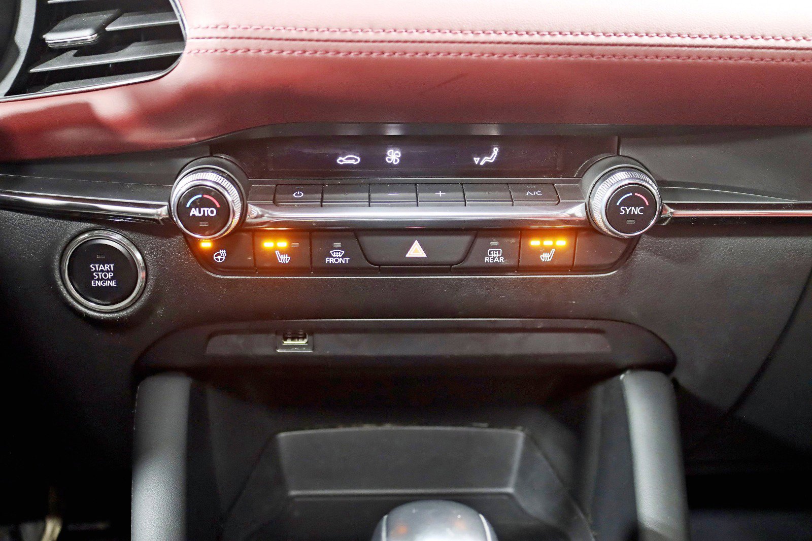 Used 2021 MAZDA MAZDA3 Hatchback w/Premium Plus Pkg image 26