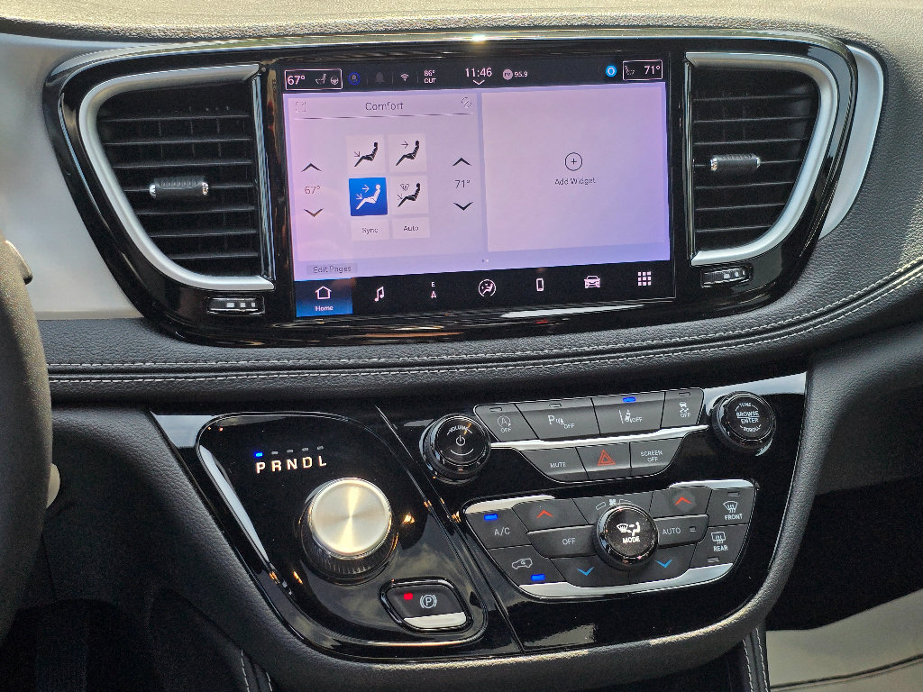 Used 2025 Chrysler Pacifica Limited FWD image 17