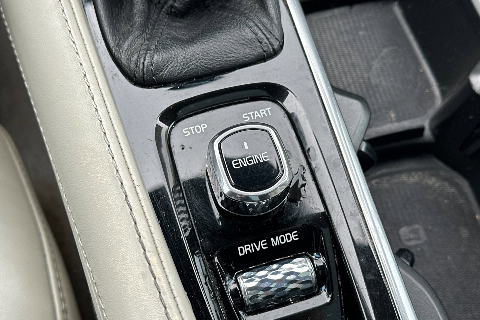 Used 2016 Volvo XC90 T6 Inscription w/ Vision Package AWD/4WD image 18