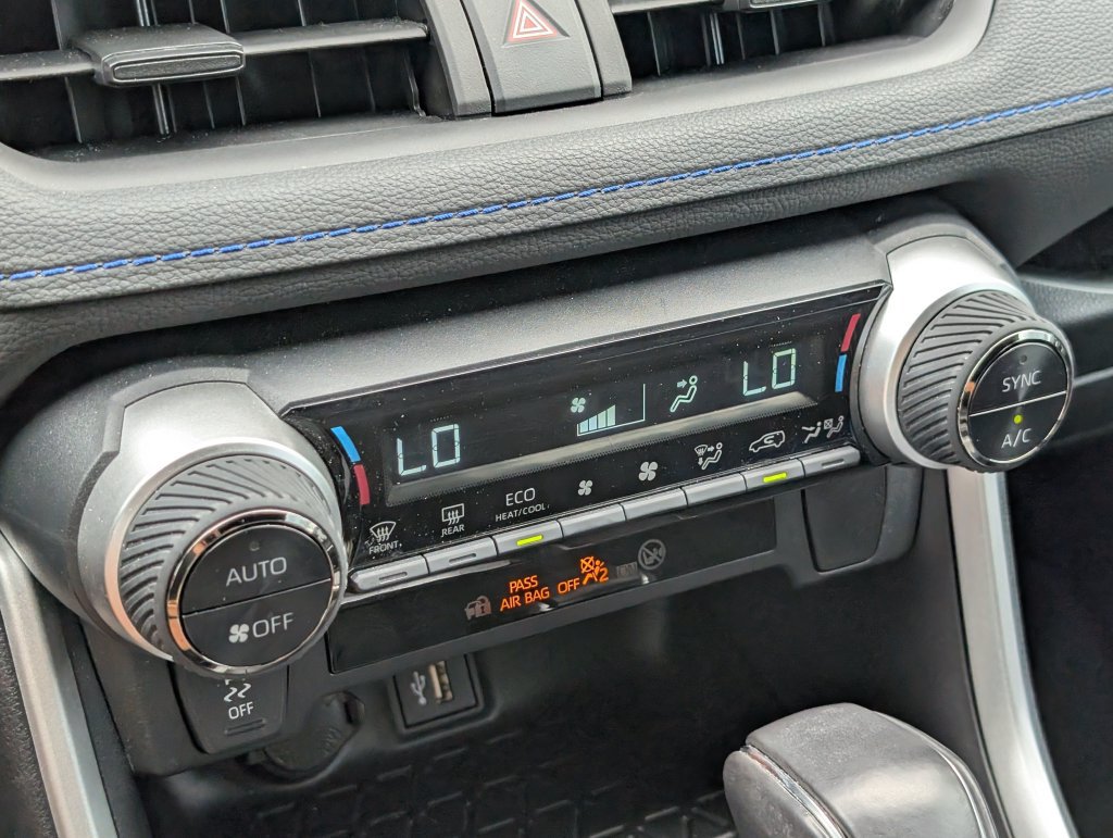 Used 2024 Toyota RAV4 SE AWD/4WD image 17