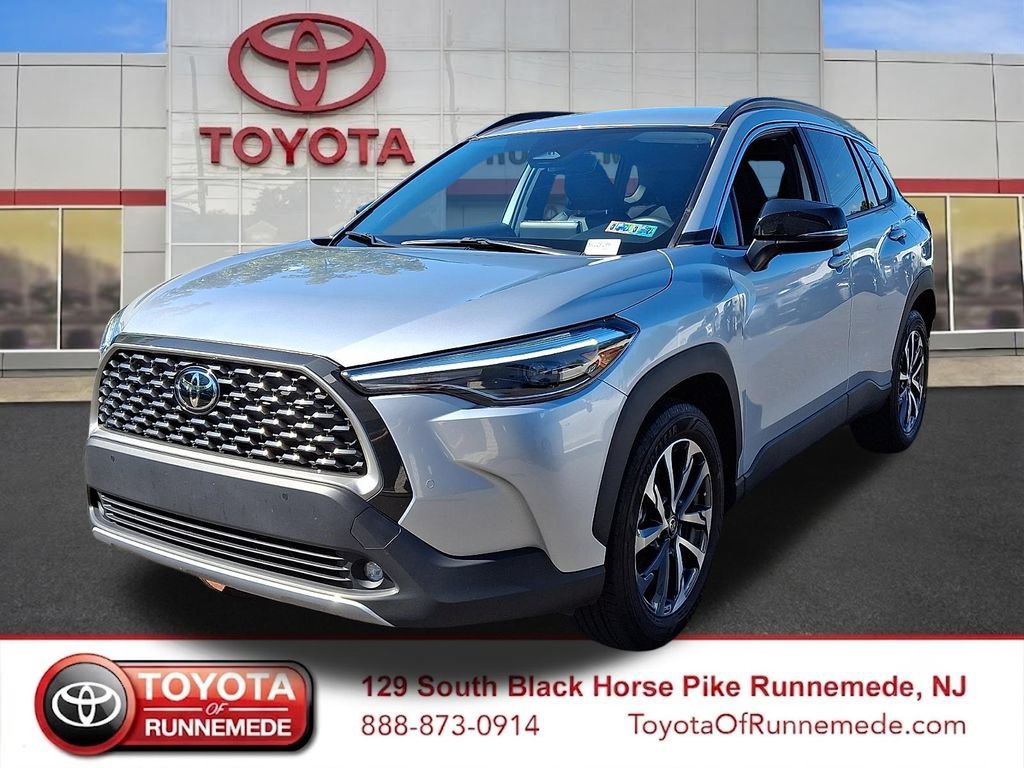 Certified 2025 Toyota Corolla Cross XLE AWD/4WD image 3