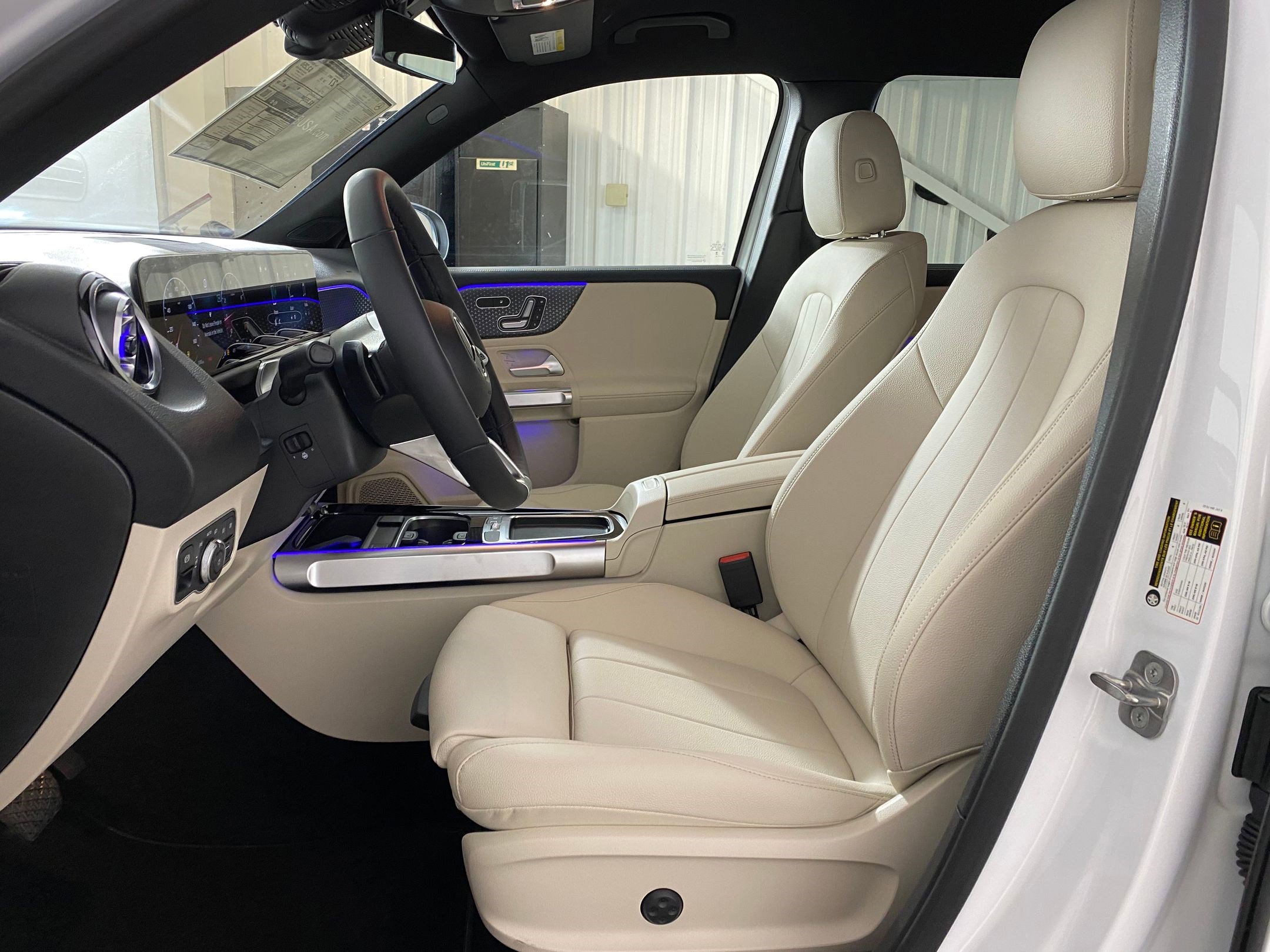 New 2025 Mercedes-Benz GLB 250 4MATIC image 4