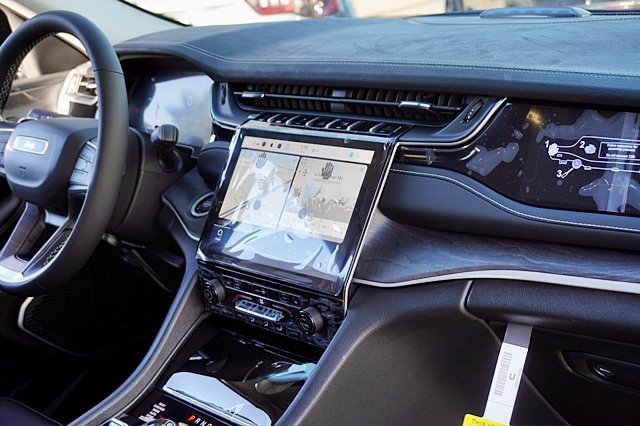 New 2023 Jeep Grand Cherokee Limited 4xe image 12