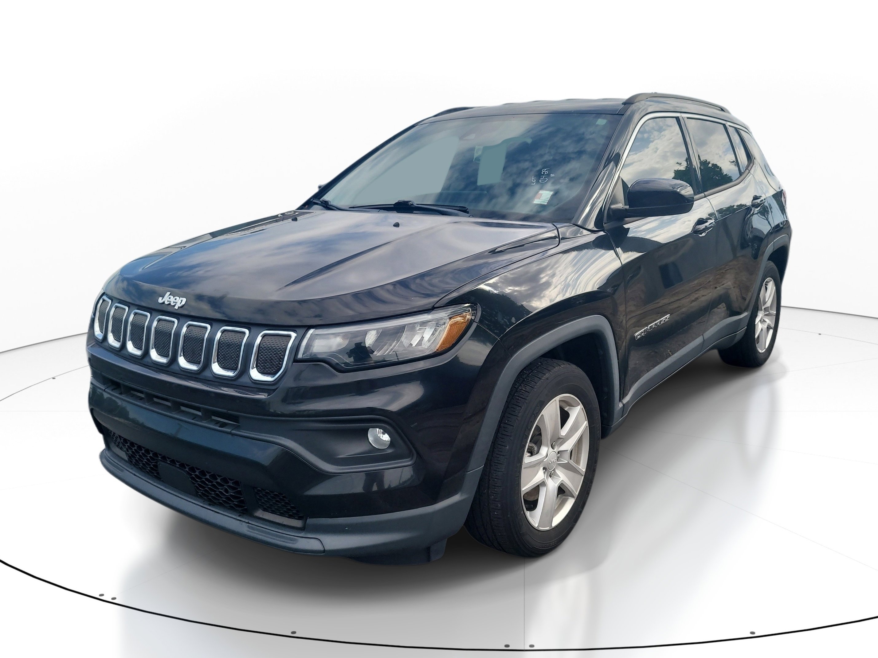 Used 2022 Jeep Compass Latitude FWD image 3