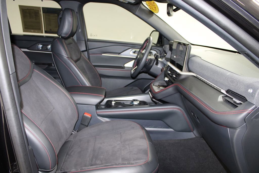 Used 2025 Ford Explorer ST image 32