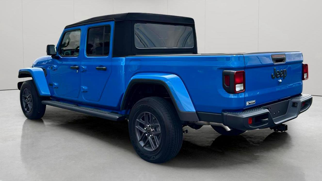 New 2025 Jeep Gladiator Sport image 7