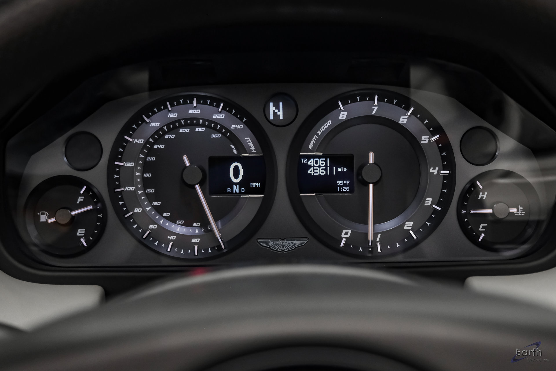 Used 2015 Aston Martin V8 Vantage GT RWD image 91