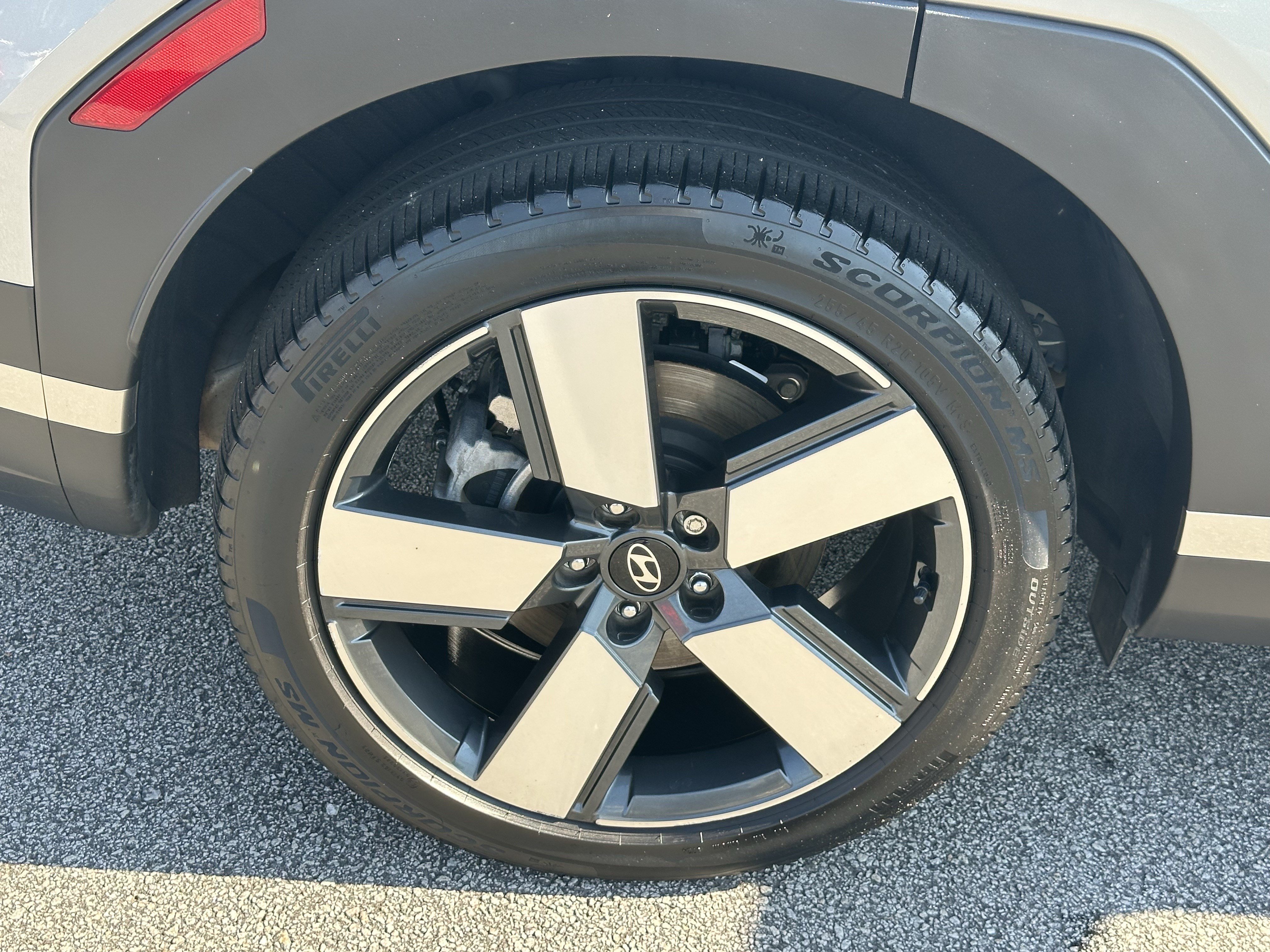 Used 2024 Hyundai Santa Fe Limited FWD image 18