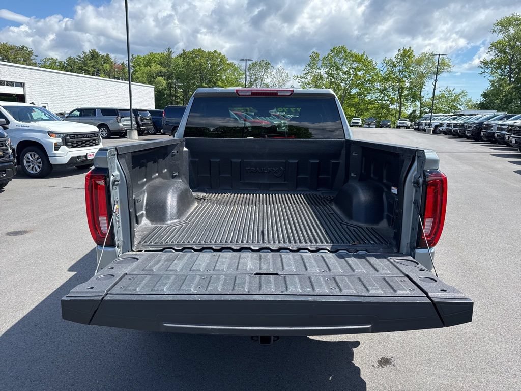 Used 2026 GMC Sierra 1500 SLT AWD/4WD image 6