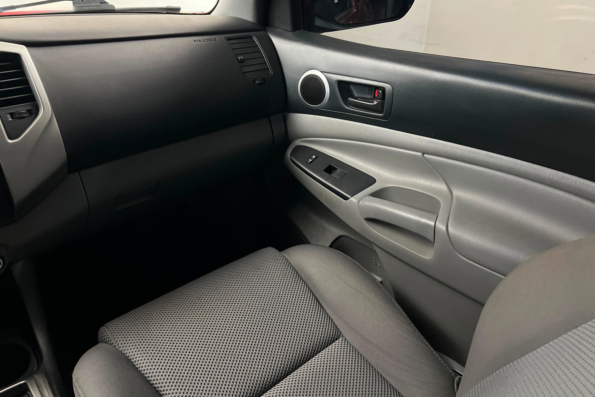 Used 2015 Toyota Tacoma PreRunner w/ TRD Off-Road Package RWD image 11