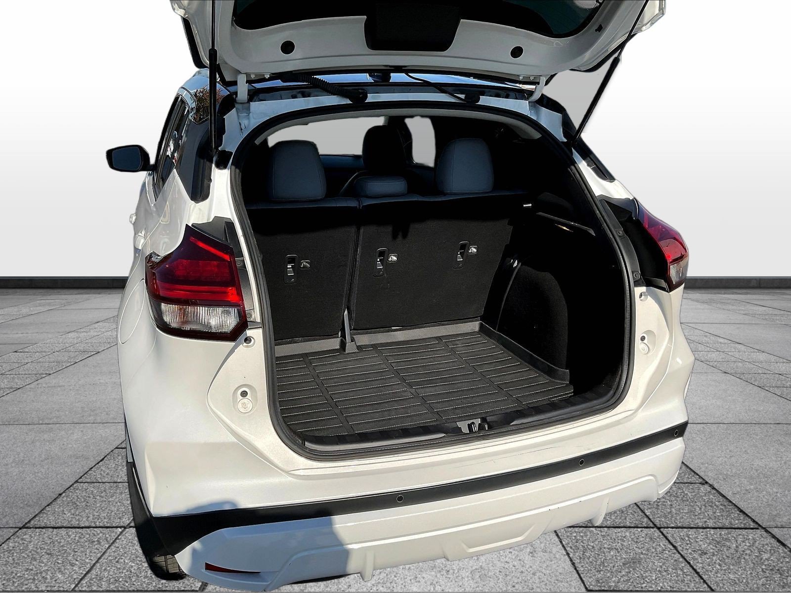 Certified 2021 Nissan Kicks SR w/ SR Premium Package FWD image 9