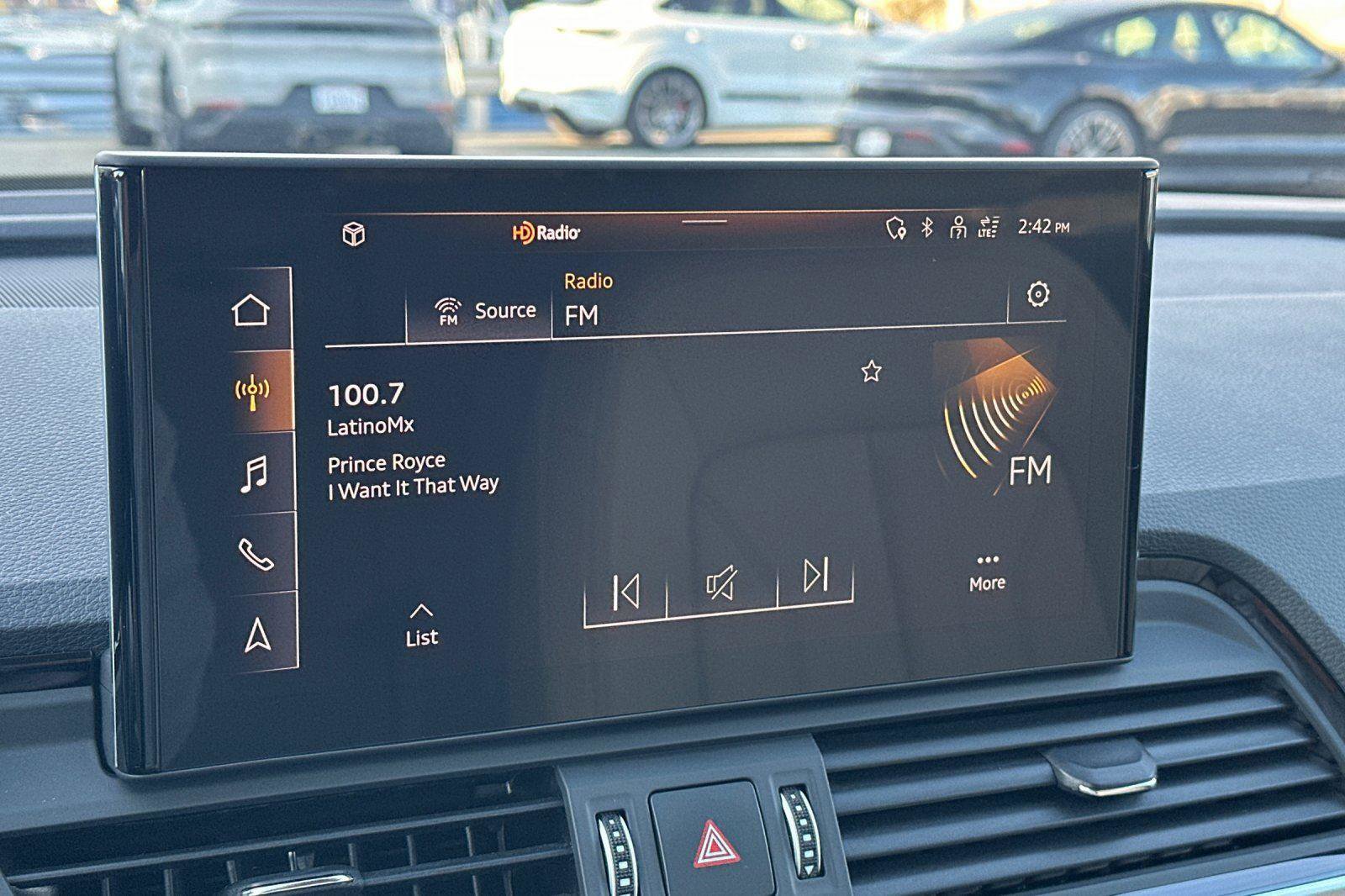 Used 2023 Audi Q5 Premium w/ Convenience Package image 18