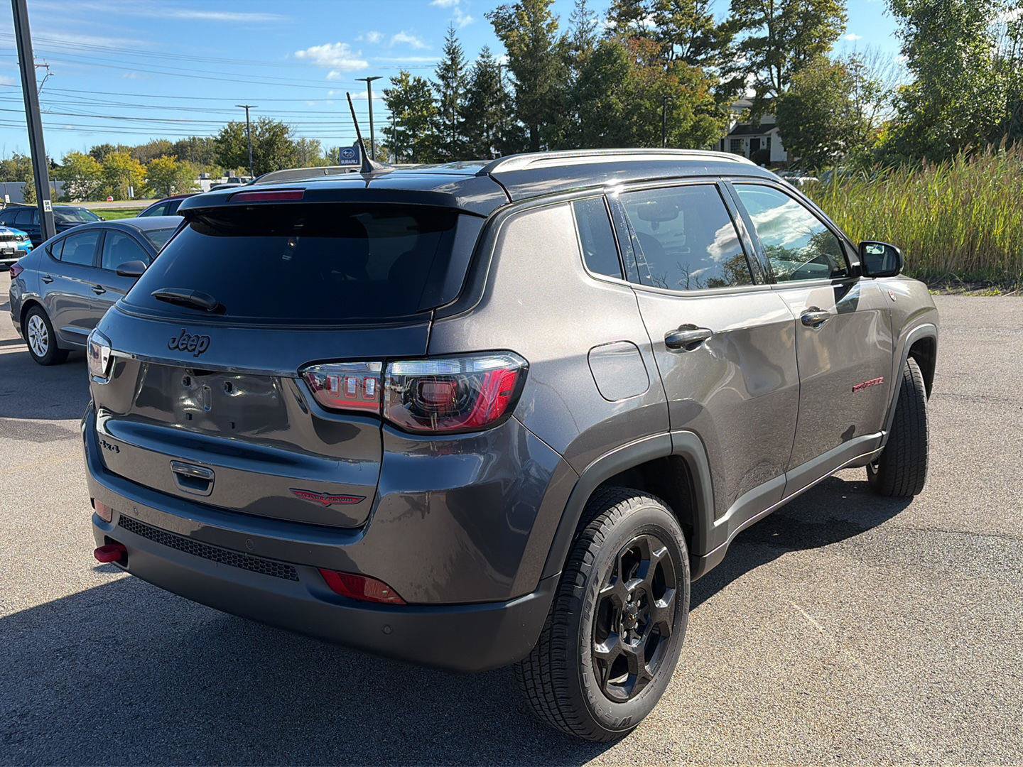 Used 2023 Jeep Compass Trailhawk w/ Trailhawk Convenience Group AWD/4WD image 2