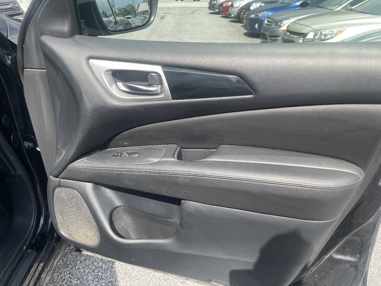 Used 2019 Nissan Pathfinder S AWD/4WD image 28