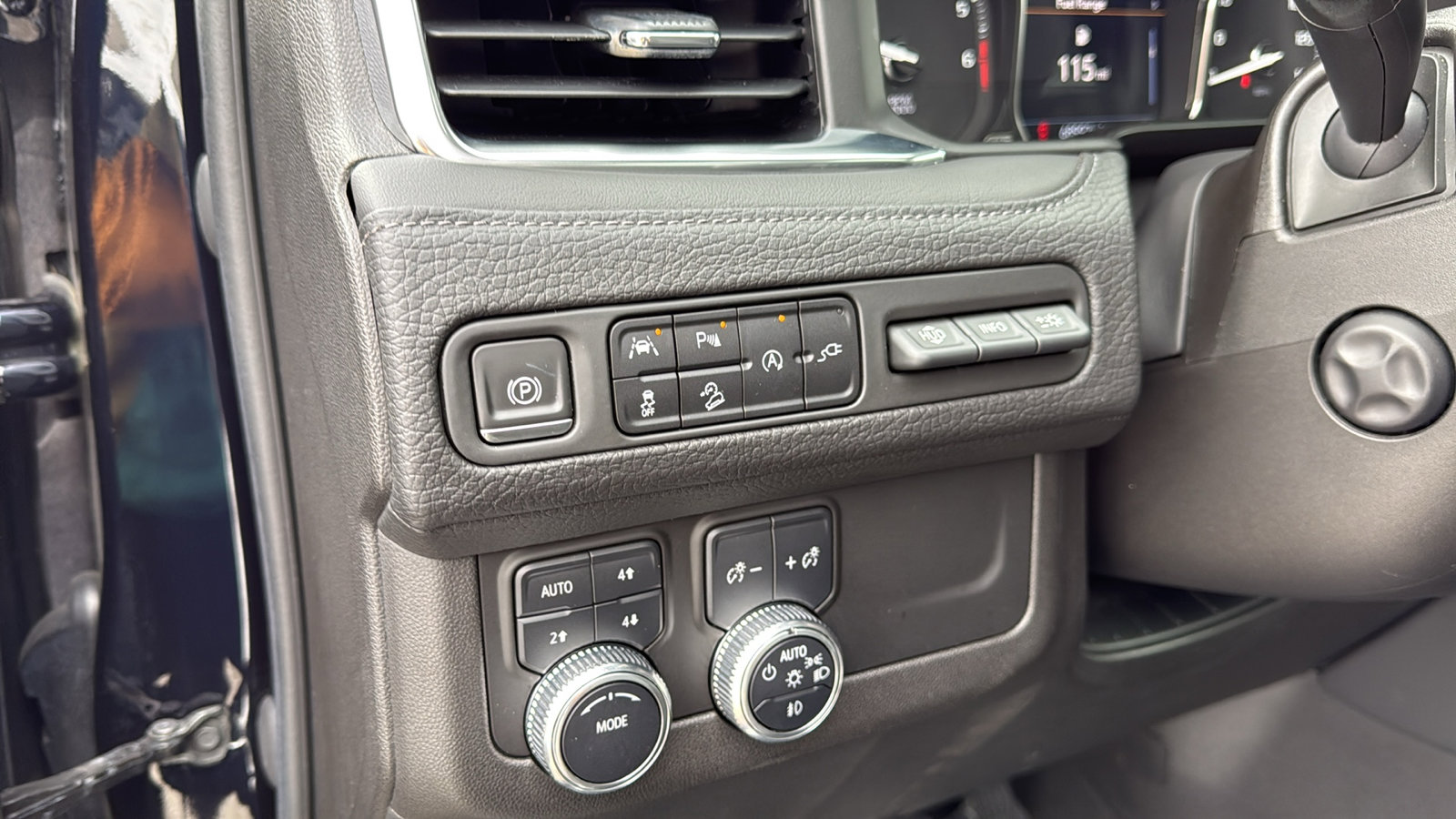 Used 2021 GMC Yukon Denali w/ Denali Premium Package image 13