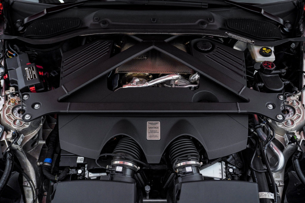 Used 2025 Aston Martin V8 Vantage Coupe RWD image 33