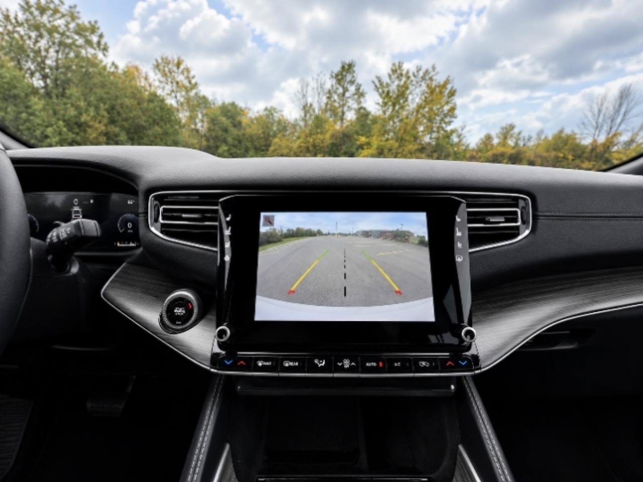 Used 2024 Jeep Wagoneer L Series II AWD/4WD image 22