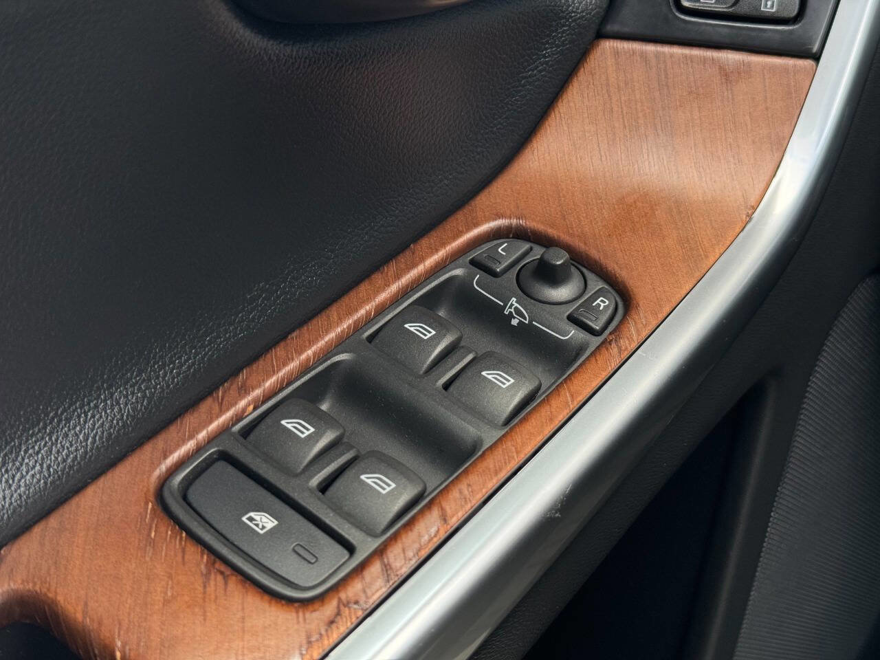 Used 2017 Volvo XC60 T5 Inscription image 26