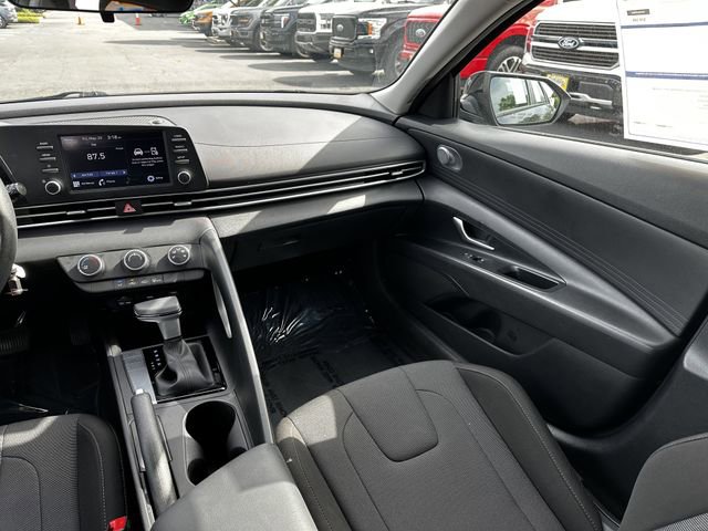 Used 2023 Hyundai Elantra SE FWD image 17