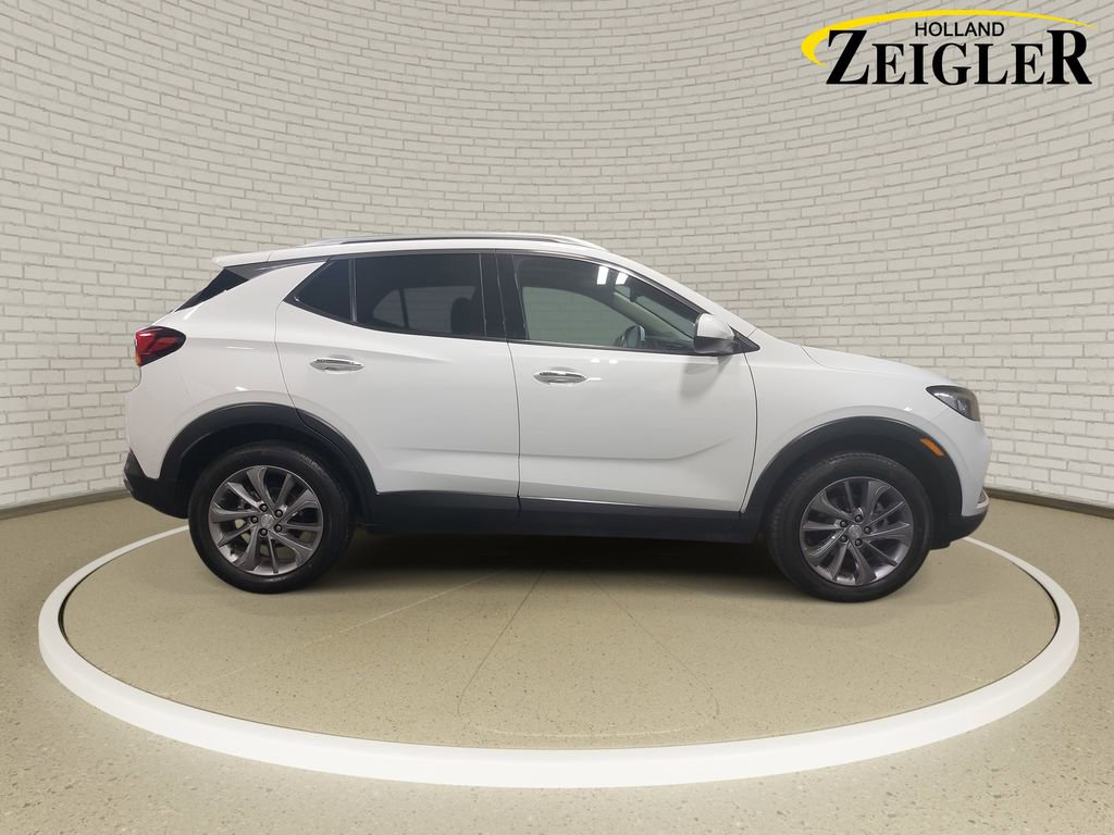 Used 2022 Buick Encore GX Essence w/ Experience Buick Package AWD/4WD image 4