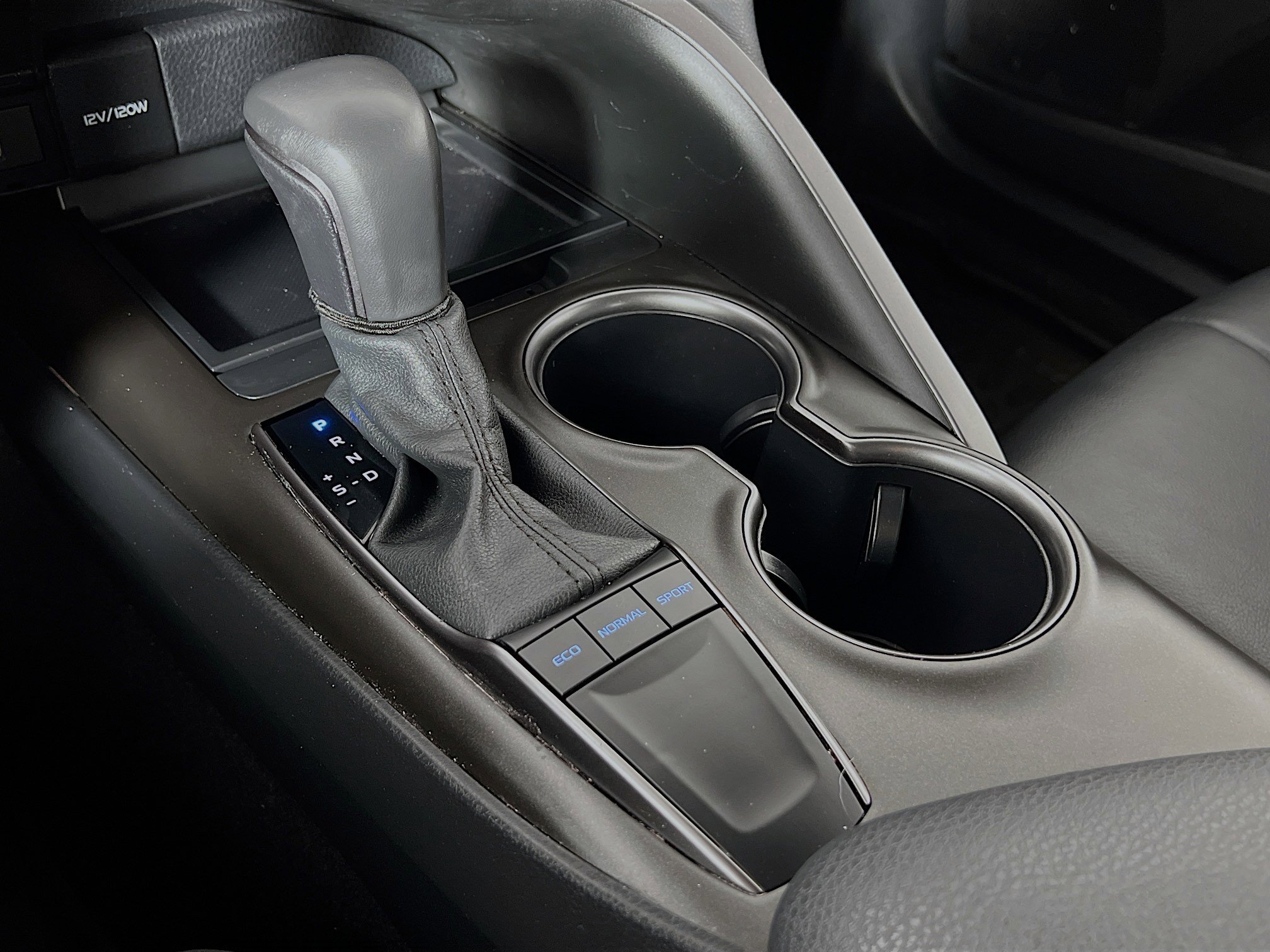 Used 2024 Toyota Camry SE image 17