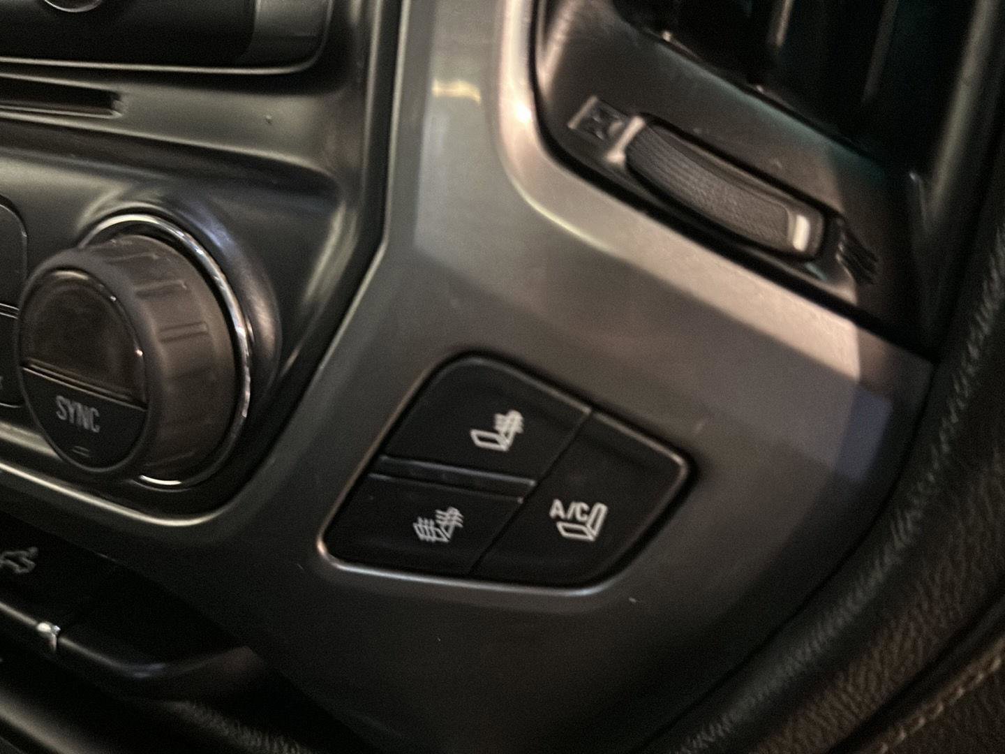 Used 2015 Chevrolet Silverado 2500 LTZ AWD/4WD image 32