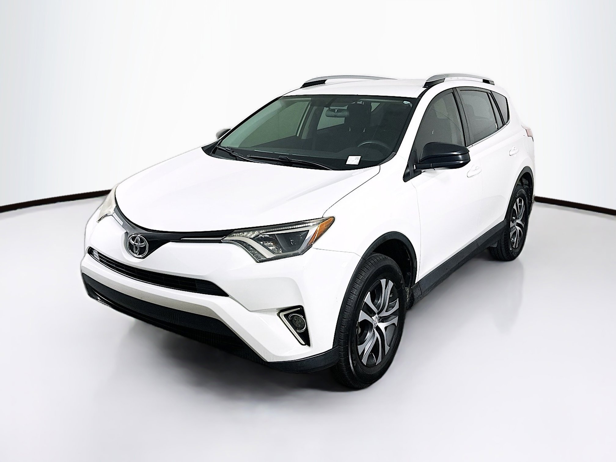 Used 2016 Toyota RAV4 LE image 3