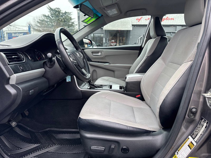 Used 2017 Toyota Camry SE image 14