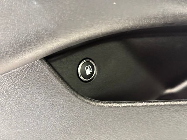 Used 2023 Chrysler Pacifica Limited FWD image 17