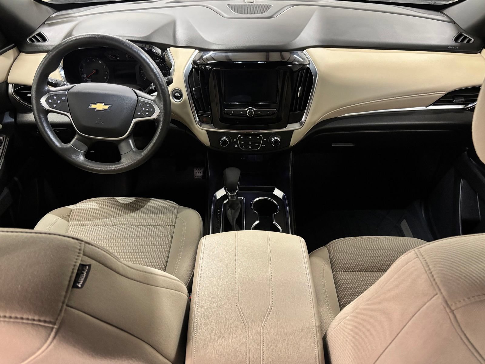 Used 2023 Chevrolet Traverse LS FWD image 11
