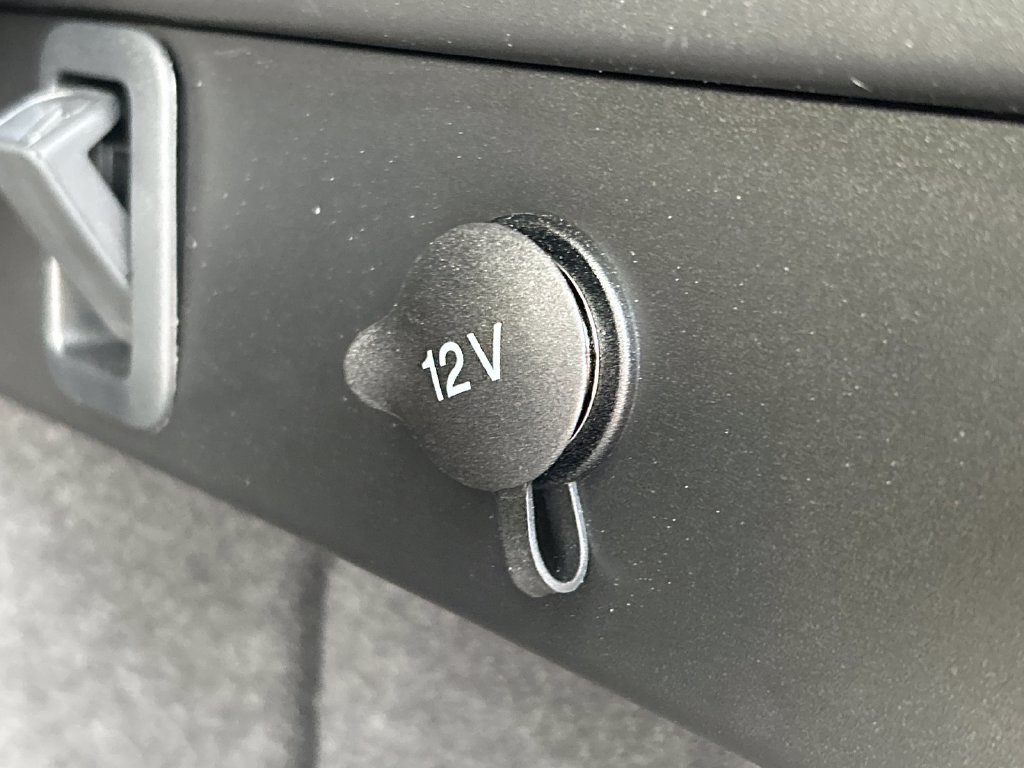 Used 2026 Land Rover Range Rover Velar S AWD/4WD image 15